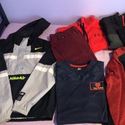 Mens XL Clothes Lot - Nike - Under Armour- Levi’s 