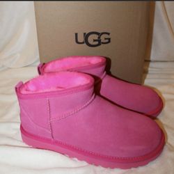 UGG Classic Ultra Mini Boot W9