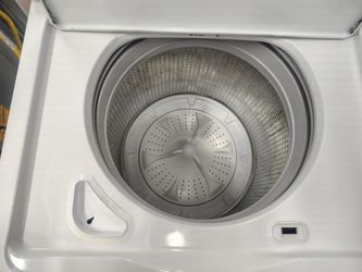 GE Stainless steel 18 cuft refri In Excellent Working Condition