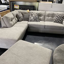 Sofa Sectional With Throw Pillows $799
