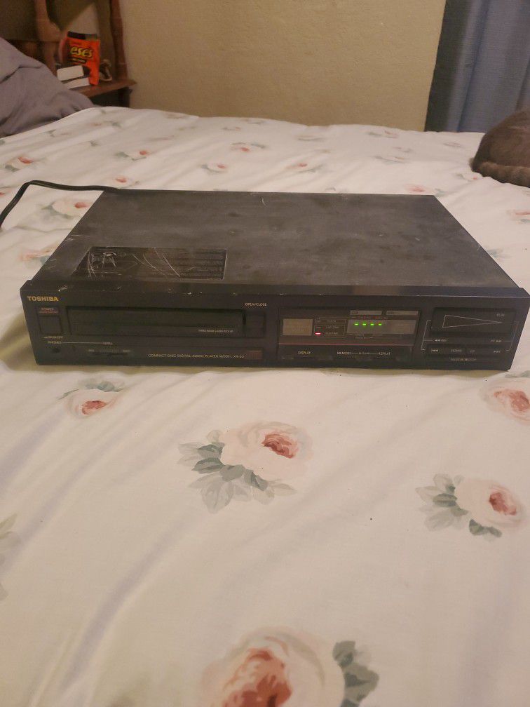 1986 TOSHIBA compact disc digital audio player Model XR-30
