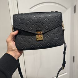 Louis Vuitton Cross Body Bag “Pochette Métis”