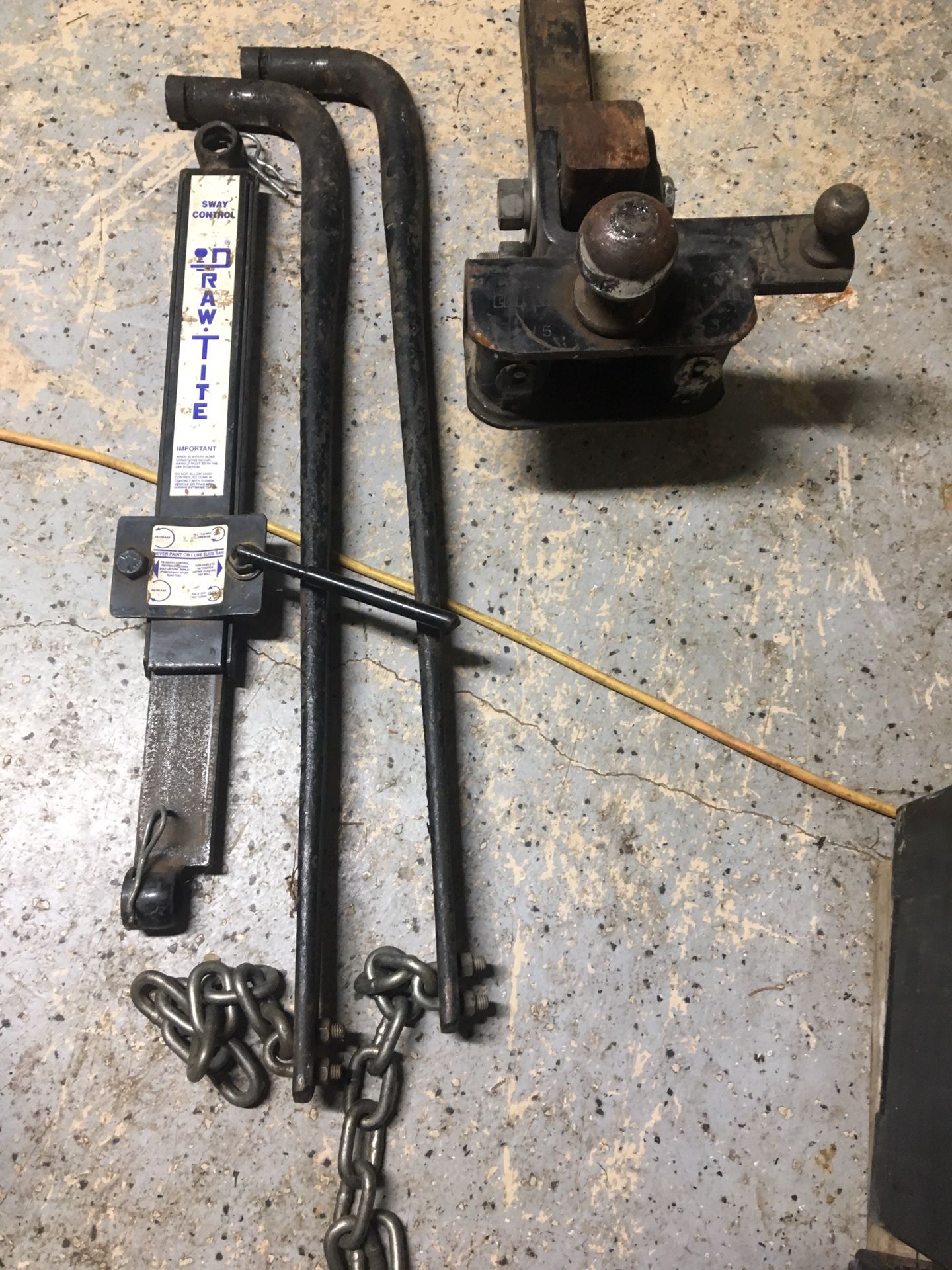 Adjustable heavy duty trailer hitch