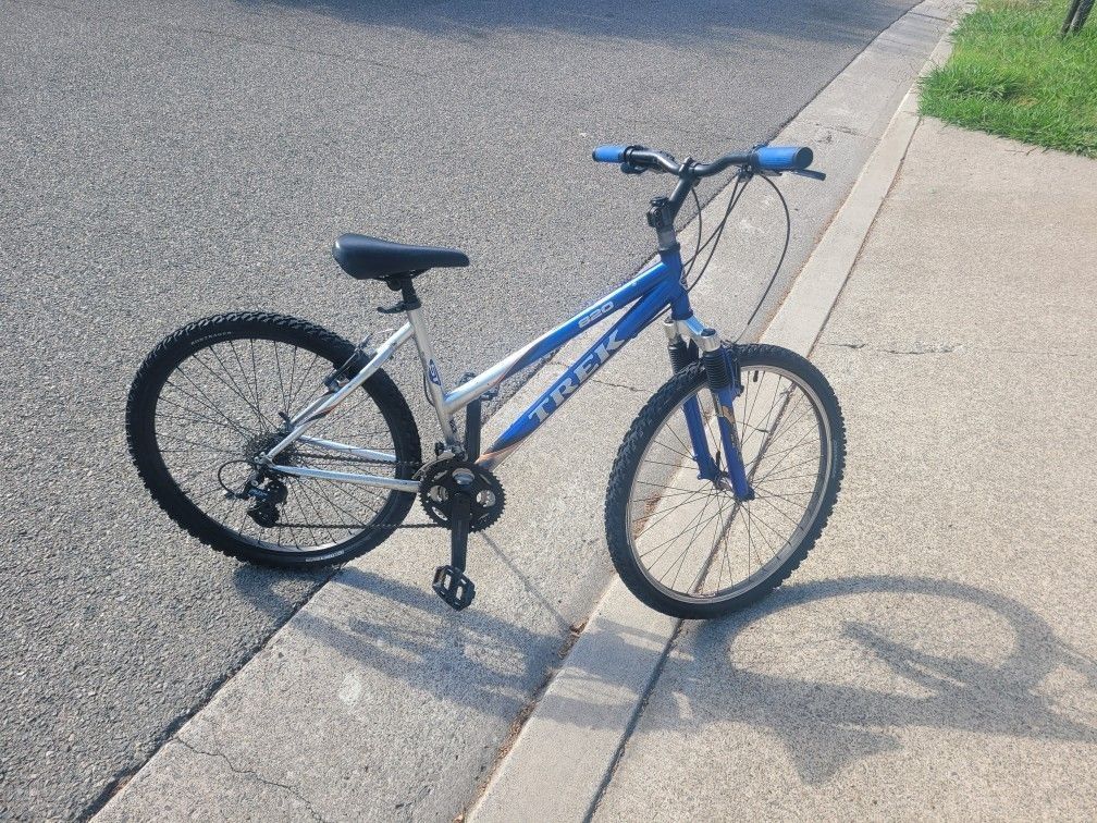 TREK 820 MOUNTAIN BIKE Bicycles