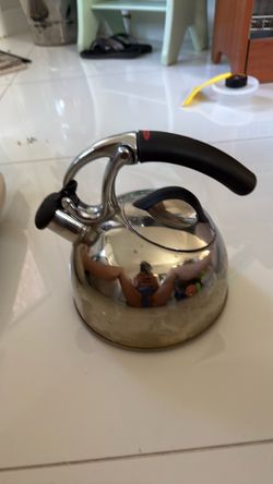 Hot water kettle