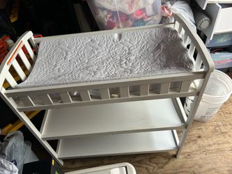 Changing table with pad