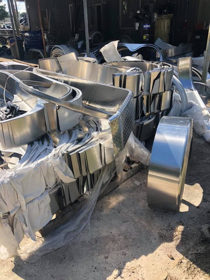 New aluminum smooth trailer fenders - single and tandem - scratch and dent - 35.00 each - over 400 in stock - Trailer fenders- trailer parts