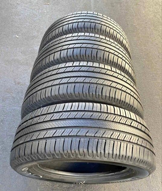 235 55 20 Tires Con 80% De Vida Las 4 De La Marca Michelín