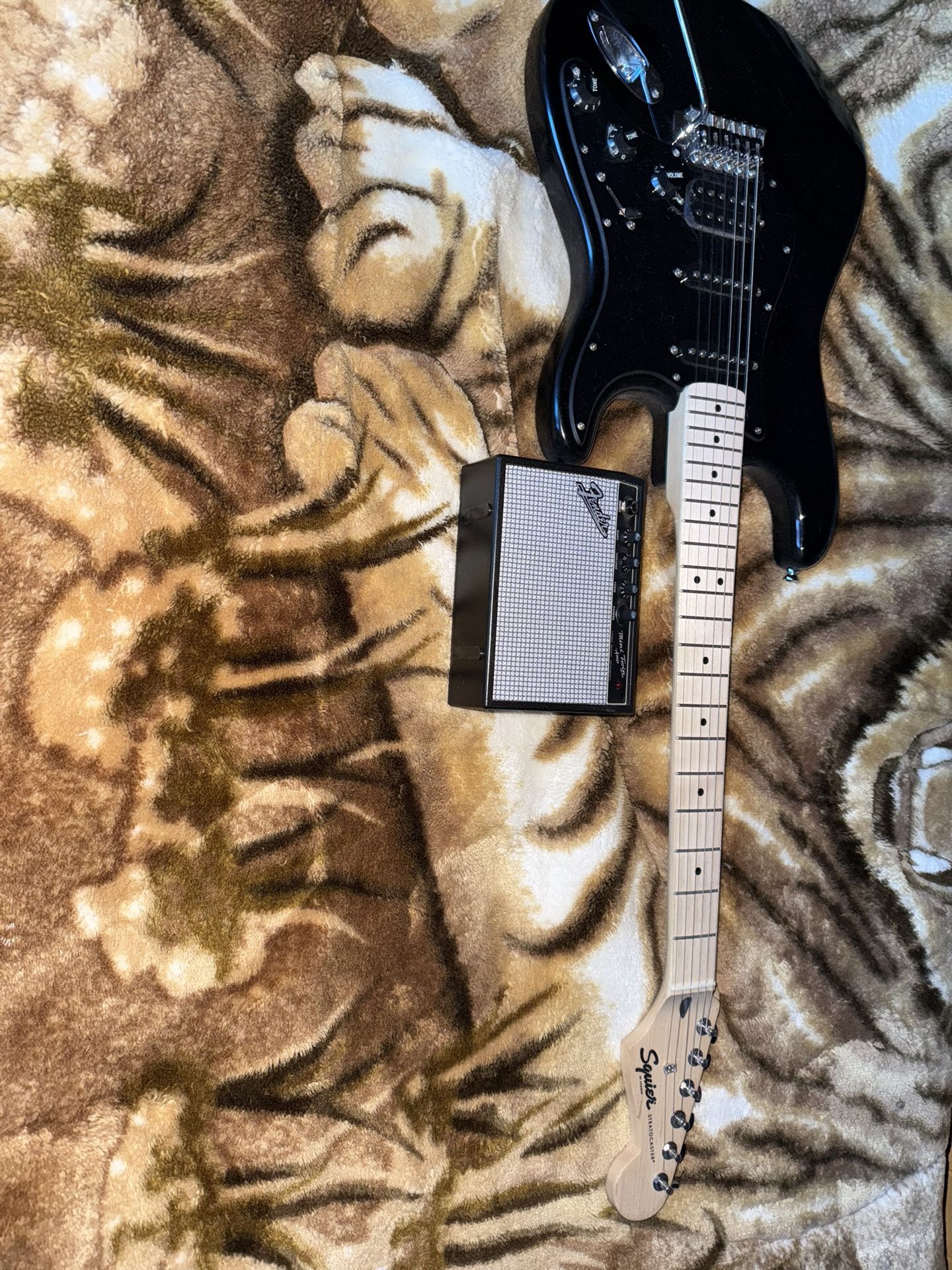 Squier Sonic Stratocaster HSS Maple Black