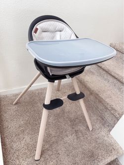 Maxi-Cosi® - Moa 8-in-1 Adjustable Highchair Excellent Condition It Comes Home No Smoke