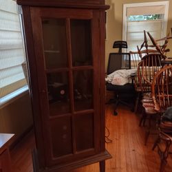 Gently Used Curio Cabinet 6 Panel Glass Front