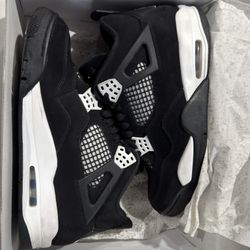 Jordan 4s White Thunders 