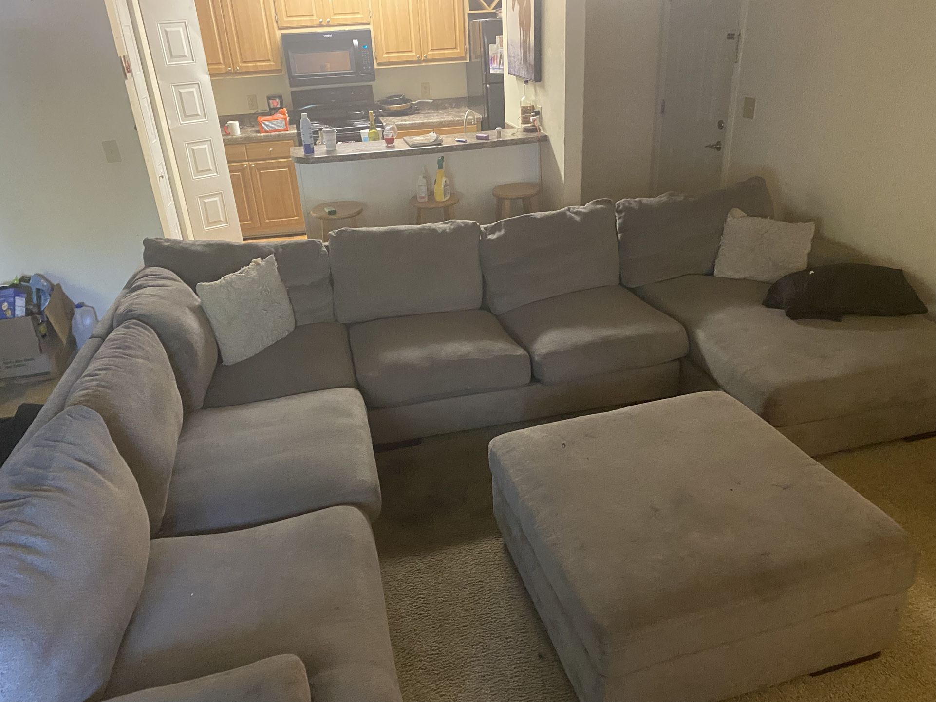 Full Sectional 4 Pieces Plus Ottoman