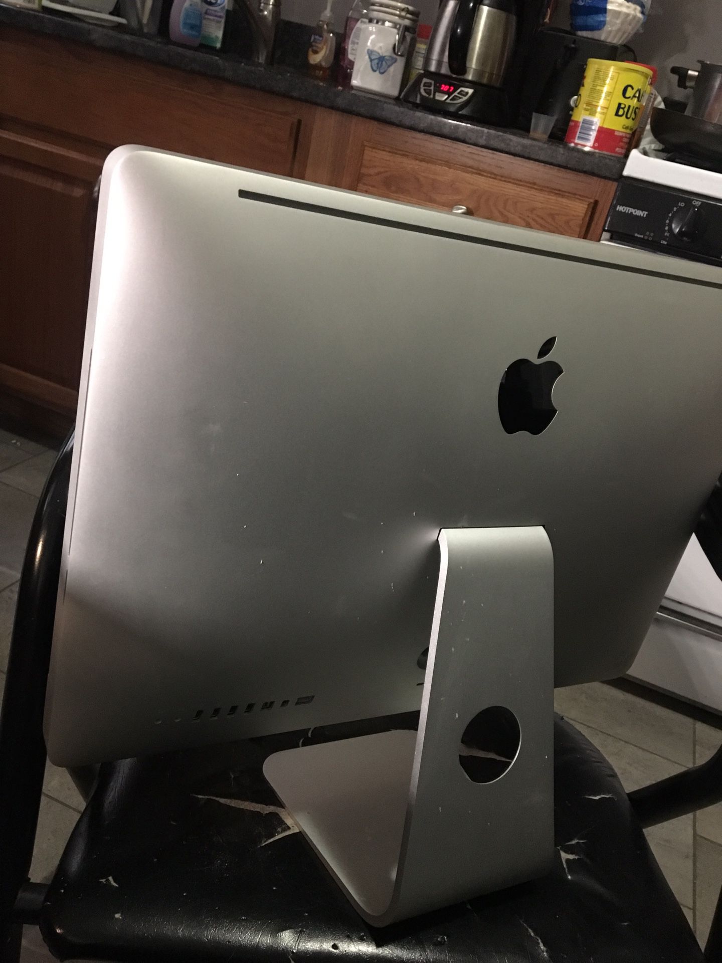 2011 iMac 22 inches for parts it does not turn on