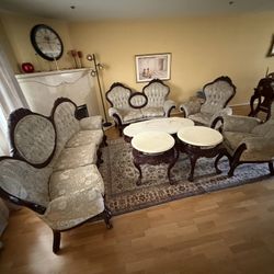 Beautiful Traditional Living Room Set