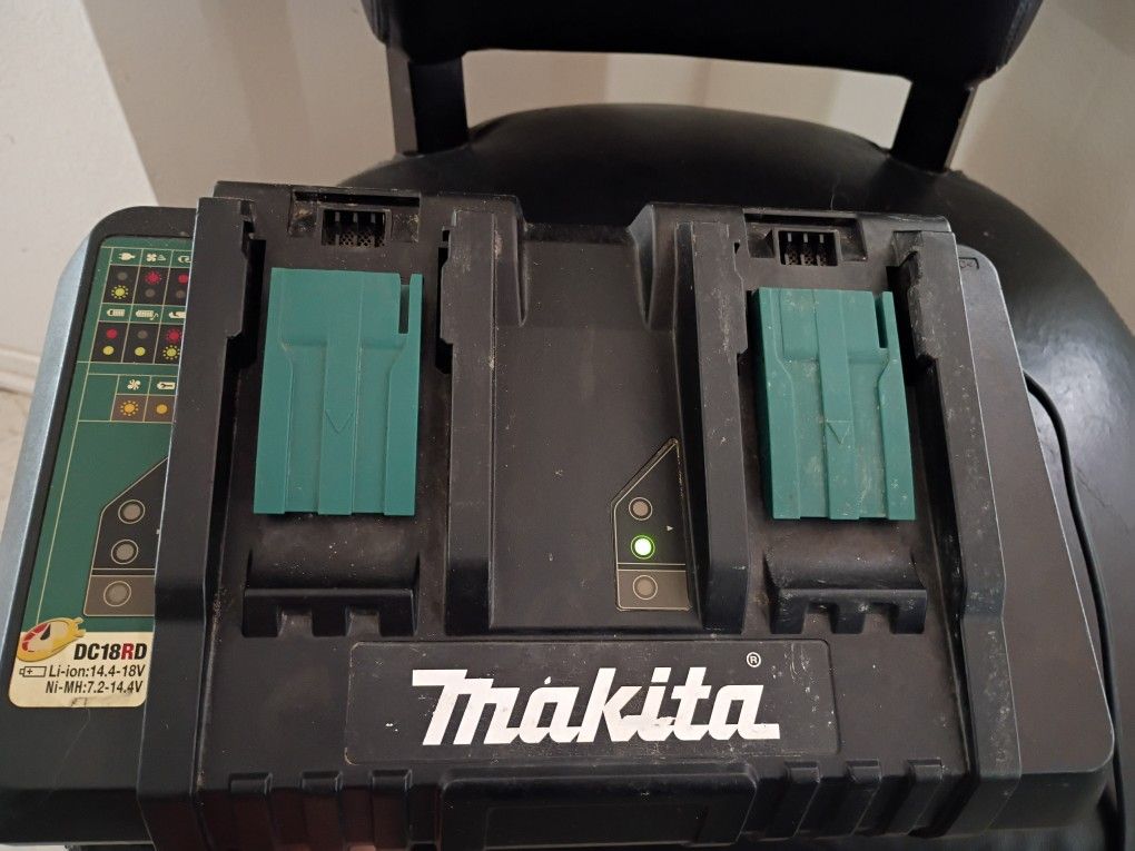 Makita Charger