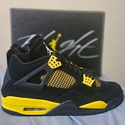 Jordan 4 Yellow Thunder Size 13 Never worn