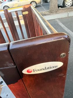 Foundation collapsable crib