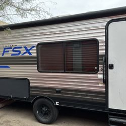 Light Travel Trailer 2021 Ready To Go!