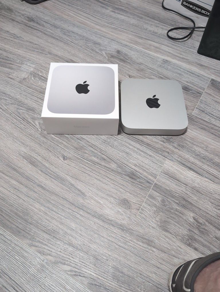 Mac Mini m2 8gb 256 SSD Like New