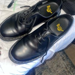 Dr MARTENS 