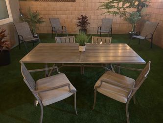 Outdoor Patio table & chairs