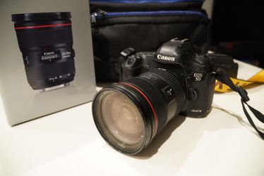 Canon 5D mark 3 (body only)
