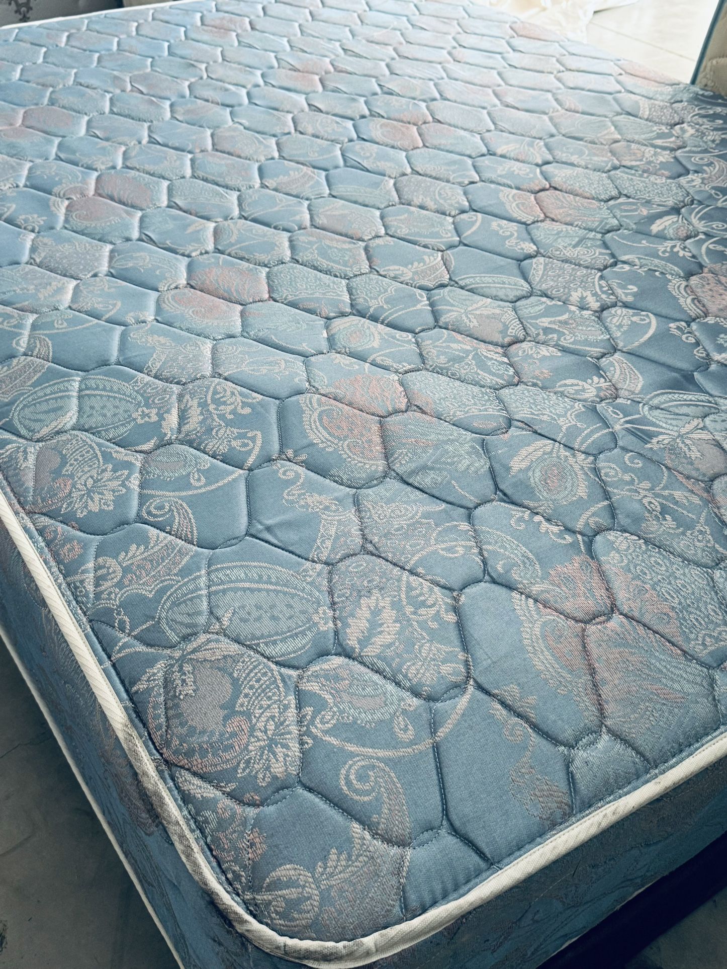 USED QUEEN SIZE DOUBLE SIDE TOP MATTRESS WITH BOX SPRINGS DELIVERY ...