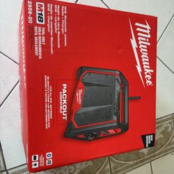Milwaukee M18 Bluetooth Jobsite Radio +charger 