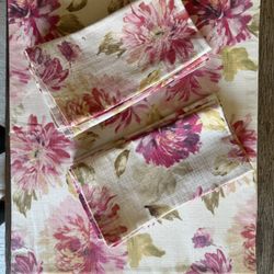 Brand New 8 Napkins, 1 Table runner 