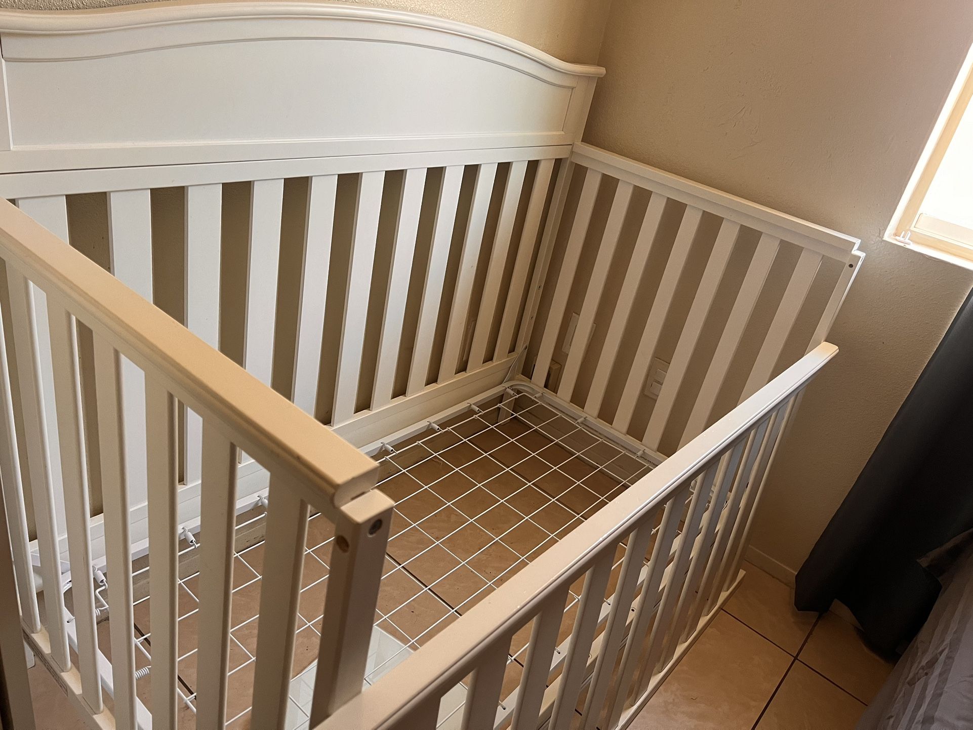 Delta emery Crib