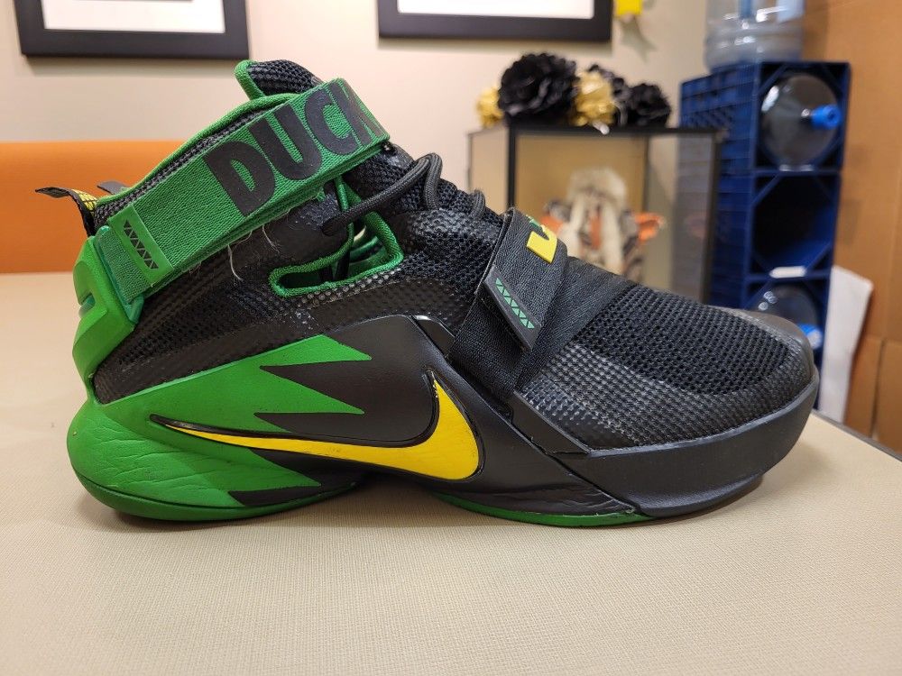 Lebron 9 Soldier Oregon Ducks Size 9 for Sale in Puyallup, WA - OfferUp