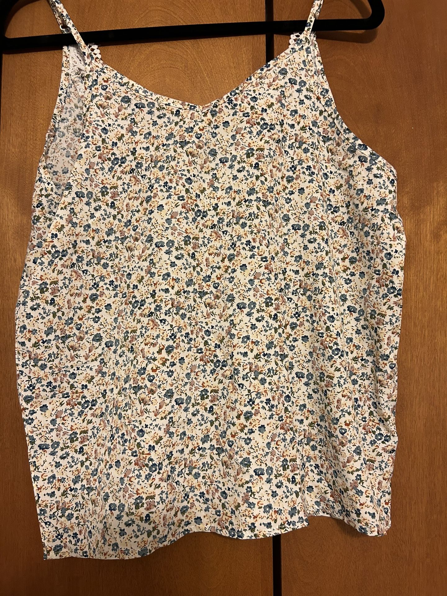 Women’s Size Small/medium Flouncy Tank Top With Lacy Back Detail 