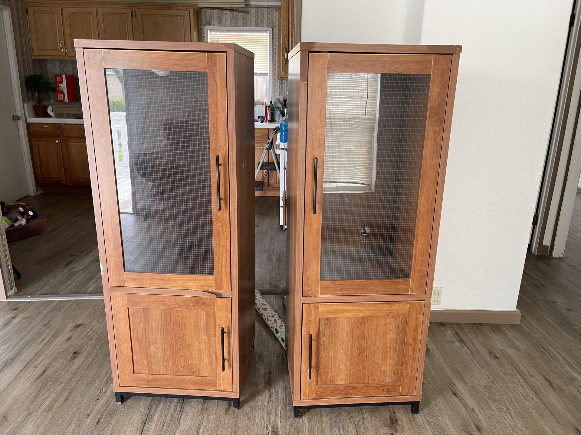 Cabinets With Lights And Glass Shelves 