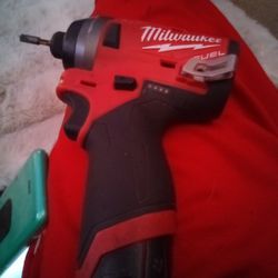 Milwaukee M12 Impact Drill 