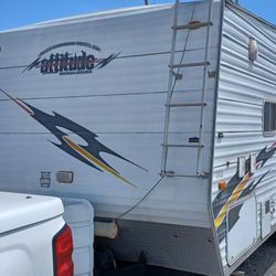 23’ Attitude Toy Hauler 