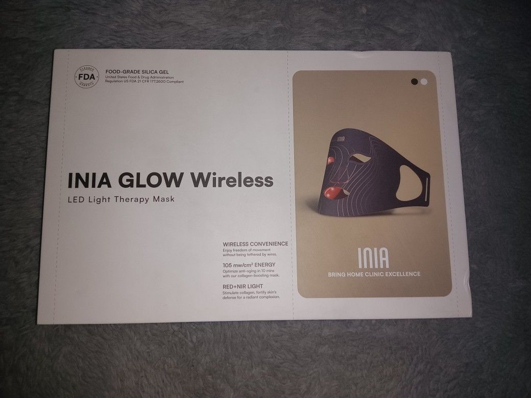 Inia Glow Witeless Face Mask
