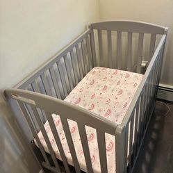 Mini Crib / Brand New Mattress