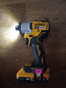 DeWalt DCF 840 Impact Driver W/2.0 Battery