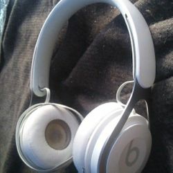 Beats Ep Wired On-Ear Headphones - Battery Free for Unlimited Listening, Built in Mic and Controls - White