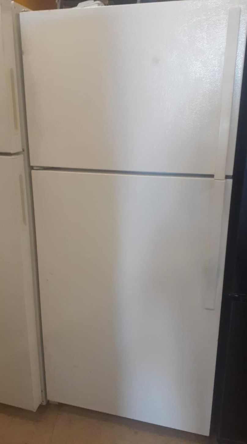 Frigidaire Top Mount White Refrigerator Fridge