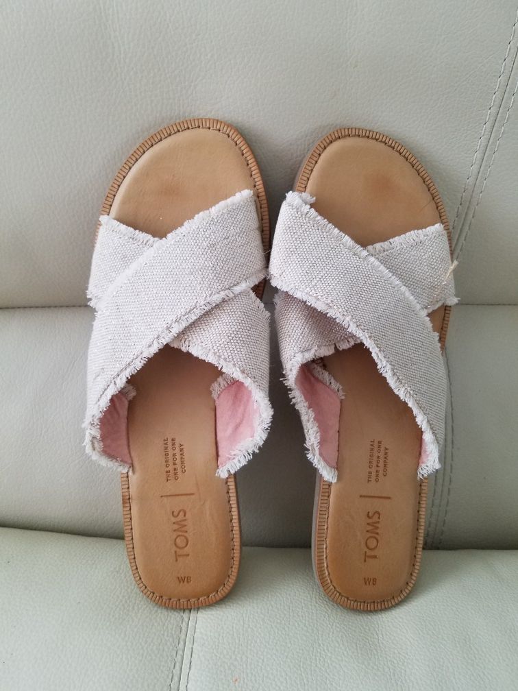 Toms sandals size 8