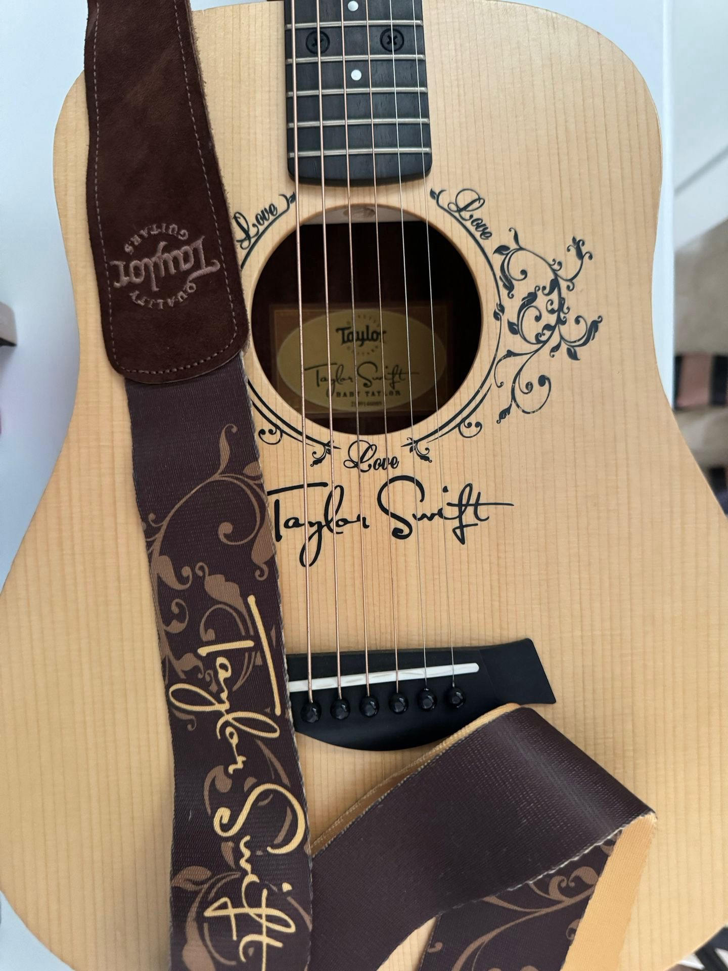 Taylor Swift- Taylor baby Acoustic Guitar