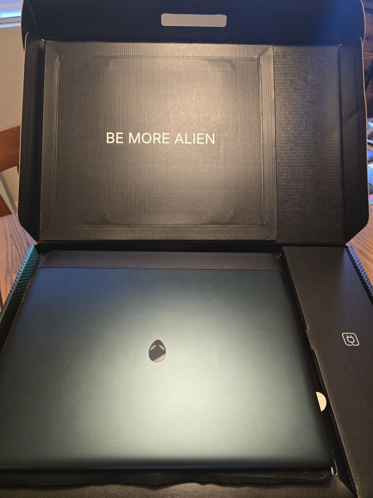 Alienware Area 51 18 RTX 5080 Gaming Laptop