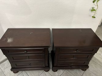 Dark Wood Nightstand Set of 2 with matching dresser