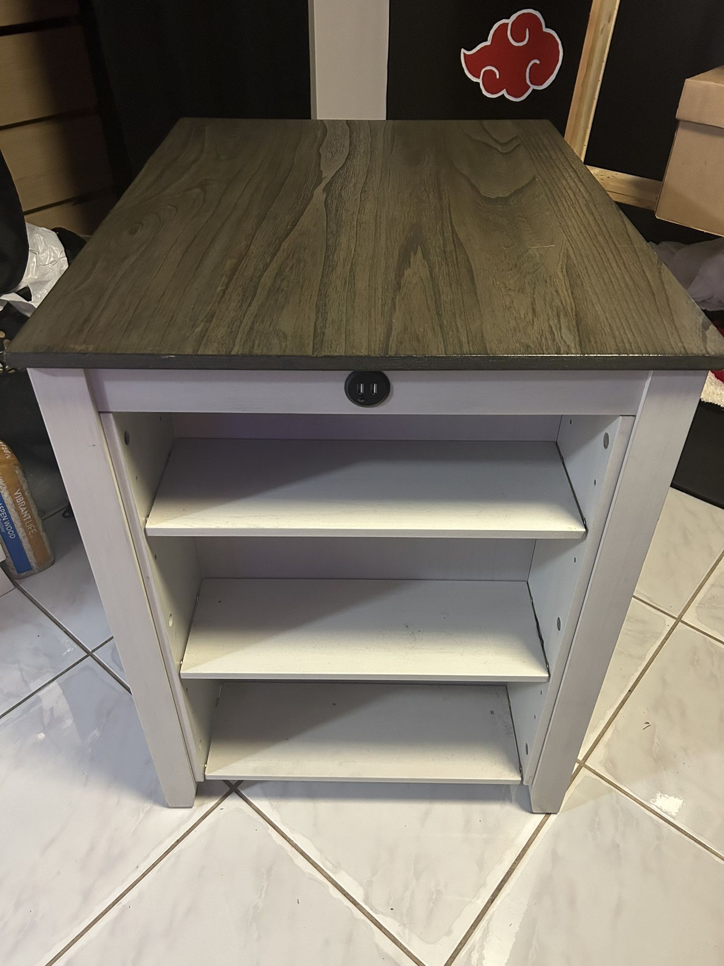 Small Table With 2 Stools! 200$