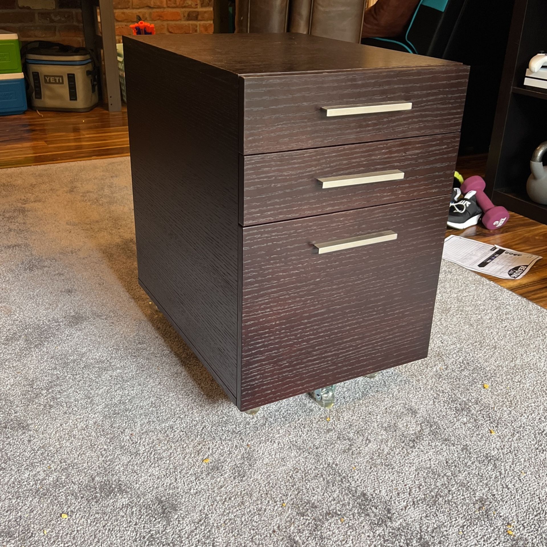 File Cabinet And Drawer Unit On Casters