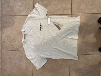 Medium essentials t shirt