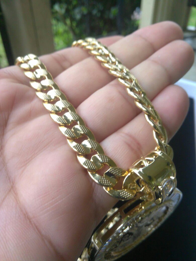 Chanel Big gold tone Charm on a gold tone Chuncky Gold Plated necklace. for  Sale in Chicago, IL - OfferUp