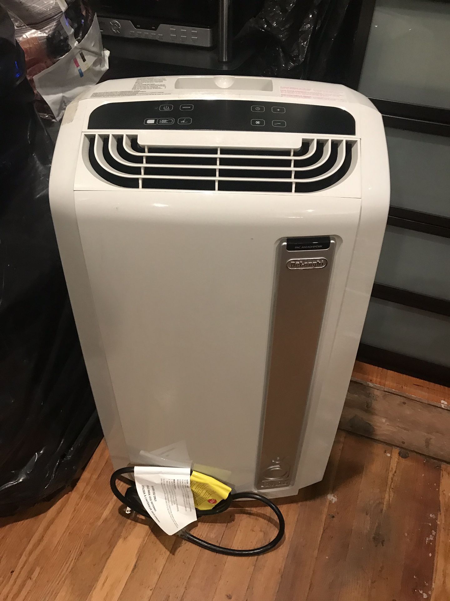 DeLonghi Pinguino 14,000 BTU Portable Air Conditioner w/ Heat Pump Model: PAC AN140HPEWS